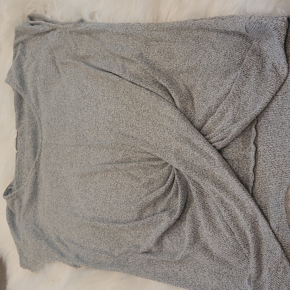 Le Lis Gray Top